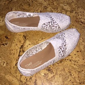 Toms white lace shoe! Only worn once!